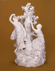 Skupina figurek Two Bacchantes Adorning Pan, Derby, cca 1780 (porcelán)